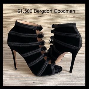 90% Off GIANVITO ROSSI Embroidered Black Velvet Button Bootie Womens 39 8 8.5